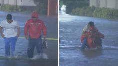 ¡Héroe! Reportero rescata a una mujer del interior de un auto inundado