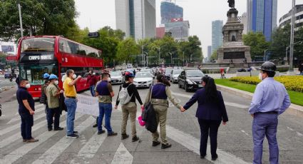 Trabajadores del INBAL mantienen bloqueado Paseo de la Reforma