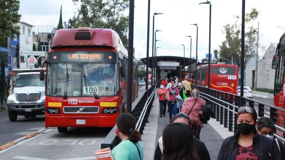 Cómo reporto una unidad del metrobús.