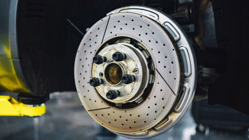 ¿Cómo dar mantenimiento a los frenos de un auto?