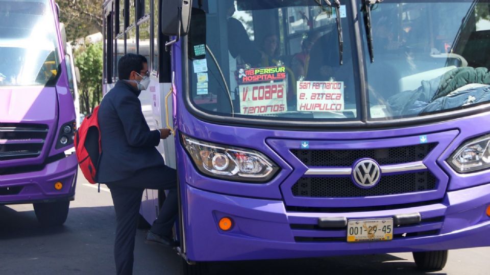 Se debe utilizar el cubrebocas en el transporte público.