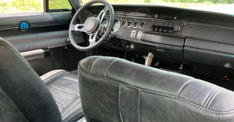 Interior del Dodge Charger Hellephant