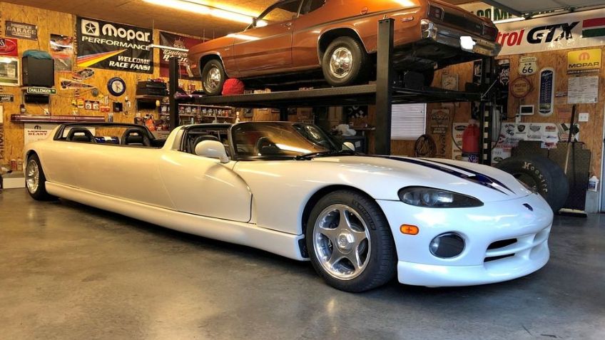 Limusina y deportivo: el Dodge Viper modificado que puedes comprar en Facebook