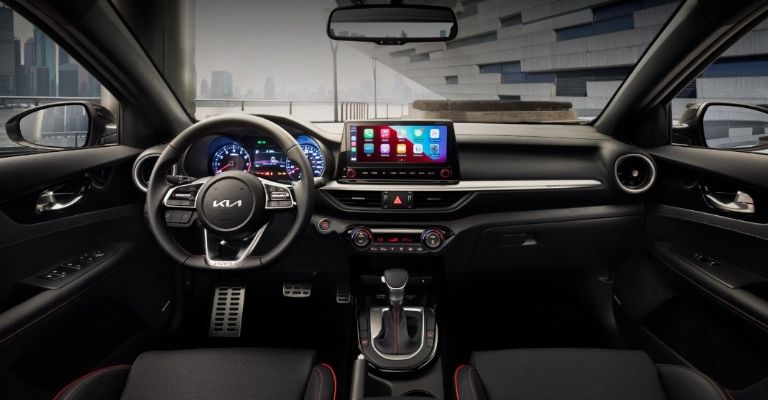 Interior del Kia Forte Sedán 2023