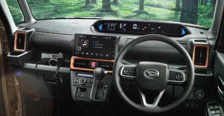 Interior del Daihatsu Tanto Fun Cross