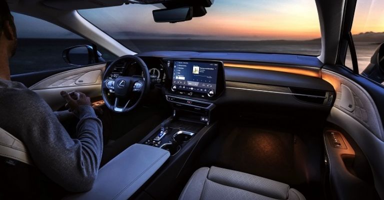 Lexus RX 2023 interiores