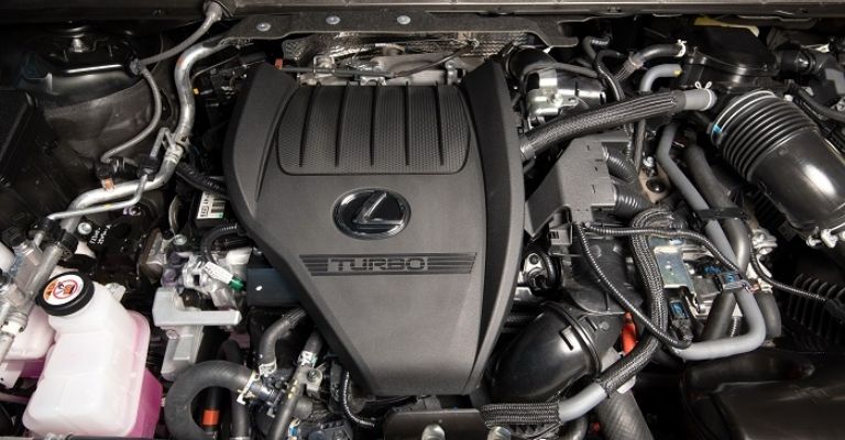 motor de la Lexus EX 2023