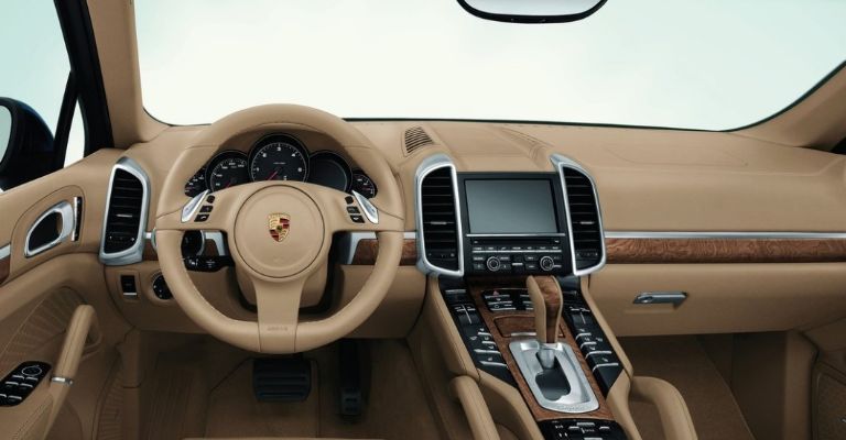 Interior de la Porsche Cayenne usado