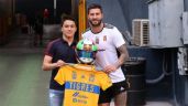 Noel León visita a Tigres en el Estadio Universitario de Nuevo León