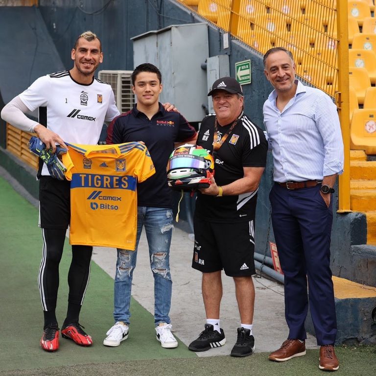 Noel León visita a Tigres