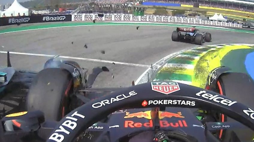 Max Verstappen choca contra Lewis Hamilton durante el GP Brasil 2022