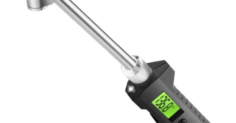 Accesorios para auto, un medidor de presión de llantas