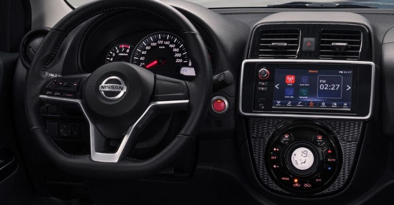 Interior del Nissan March 