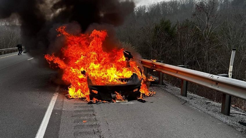 Tesla se incendia y lo apagan con 45 mil litros de agua; la razón: su batería de litio