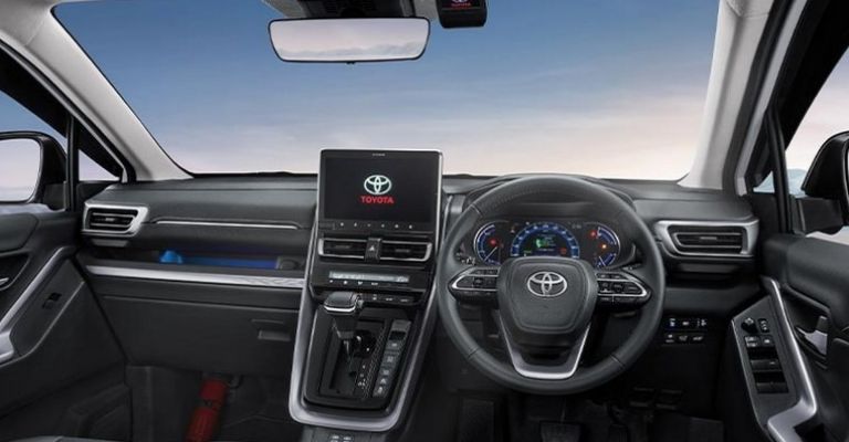 Interior de la Toyota Innova Zenix