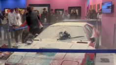 VIDEO: Activistas climáticos arrojan harina al BMW Art Car creado por Andy Warhol