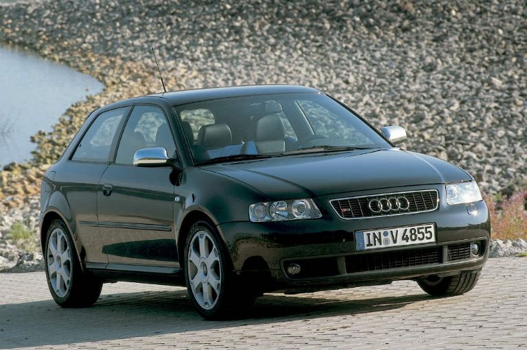 mundial de qatar audi s3 cristiano ronaldo cr7 al nassr automóvl primer automóvil de cristiano ronaldo arabia saudita manchester united real madrid autos de lujo