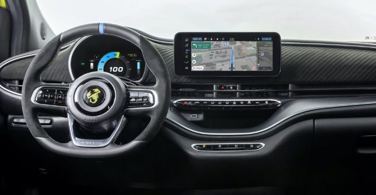 Interior del Abarth 500e