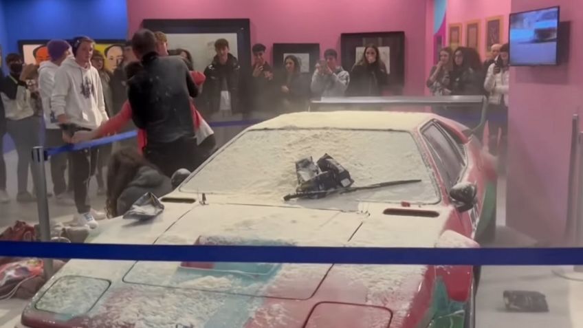 VIDEO: Activistas climáticos arrojan harina al BMW Art Car creado por Andy Warhol