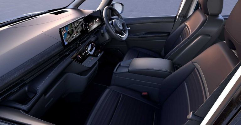 Interior de la Nissan Serena 2023