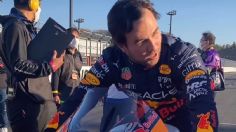 VIDEO: Checo Pérez aprende sobre el motociclismo de velocidad gracias a Marc Márquez