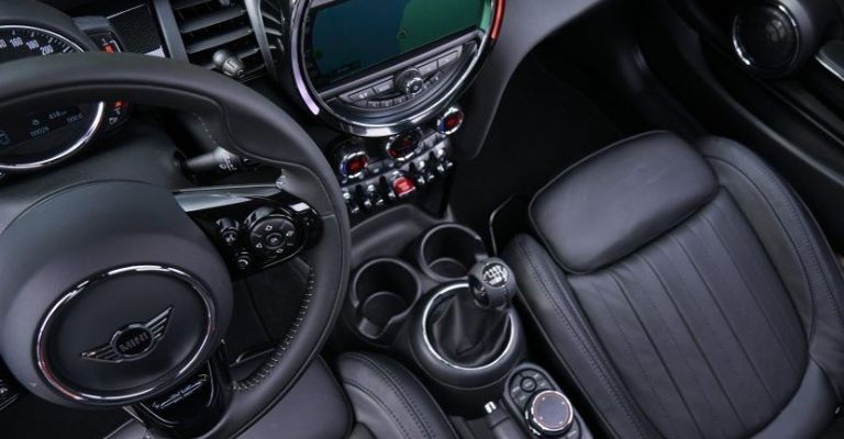 Interior del MINI Cooper S manual