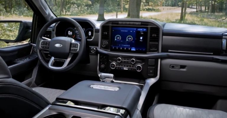 Interior de la Ford Lobo 2022