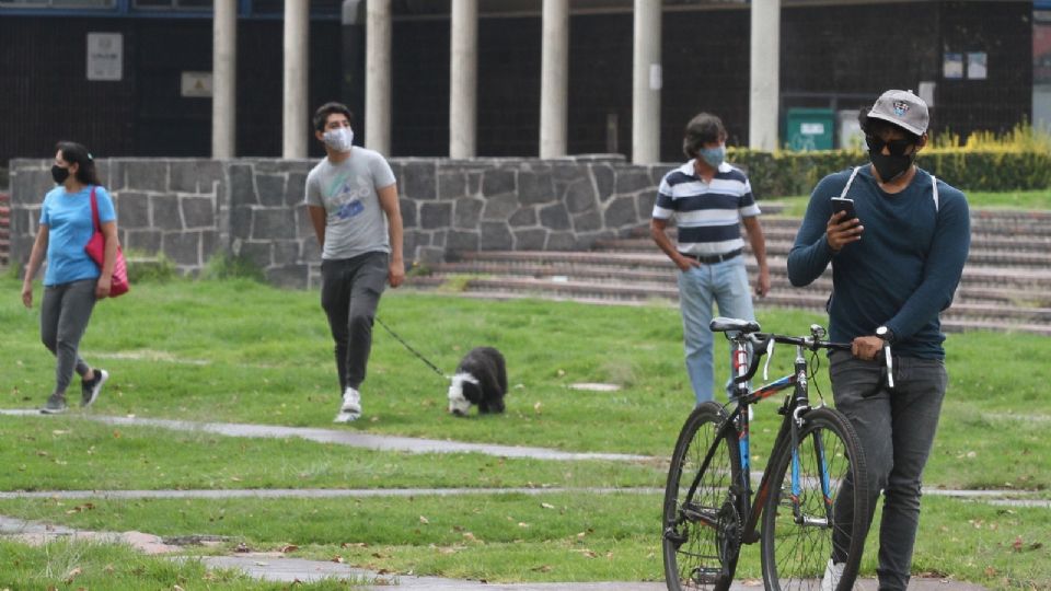 ¿Por qué no es buena idea usar auriculares?