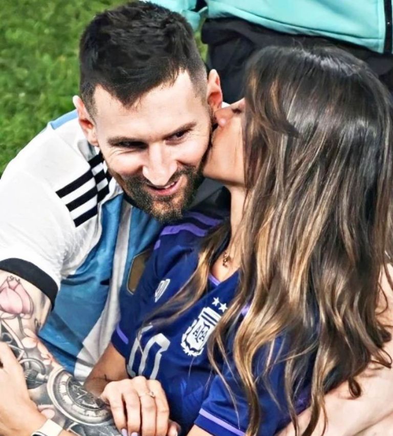 Lionel Messi, Antonella Roccuzzo, Automóviles eléctricos, MINI Cooper SE eléctrico