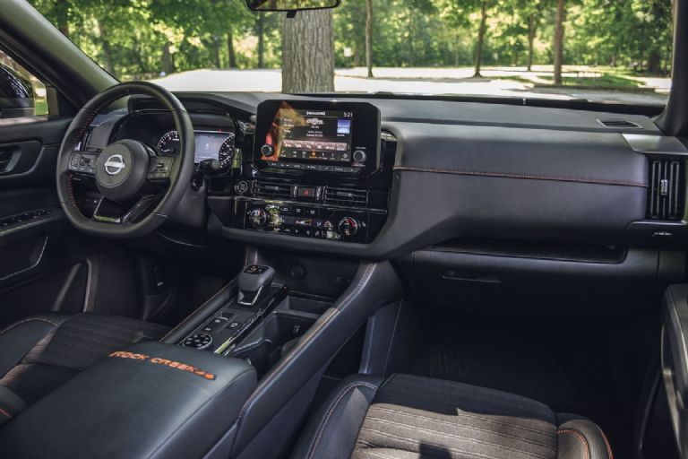 Nissan Pathfinder 2023 interior