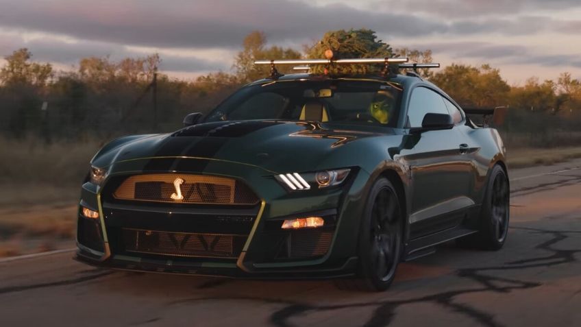 VIDEO Viral: El Grinch se une a Hennessey en una aventura navideña con un Mustang modificado