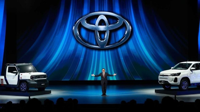 CEO de Toyota: la industria ‘duda en silencio’ sobre el futuro de los autos eléctricos