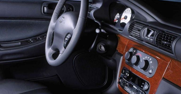 Interior del Dodge Stratus usado