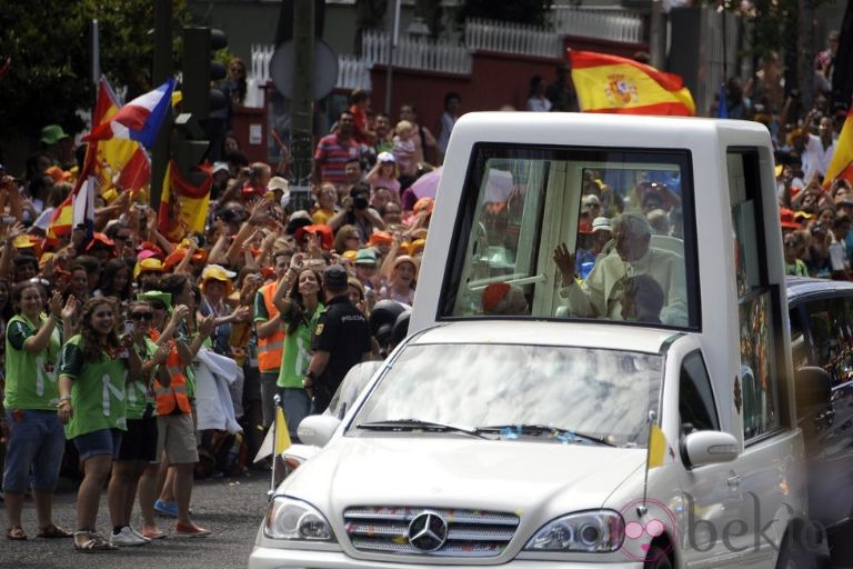 papamovil benedicto XVI vaticano automovil