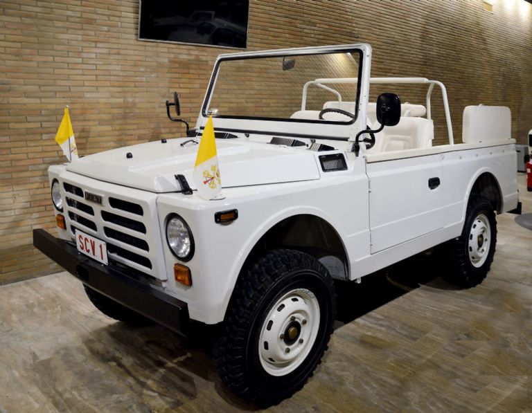 Papamovil Fiat Campagnolo Benedicto XVI