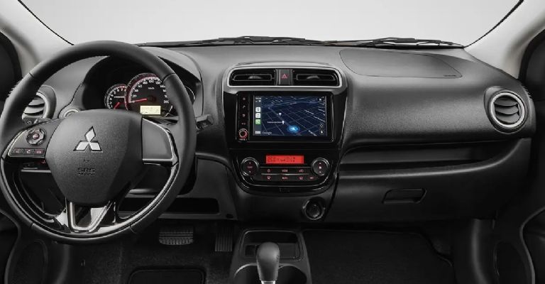 Interior del Mitsubishi Mirage G4 2023