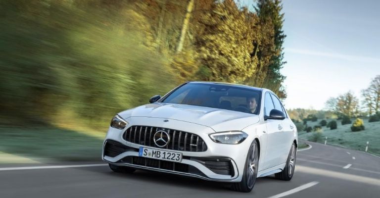 El Mercedes-AMG C 43 2023 estrena más potencia