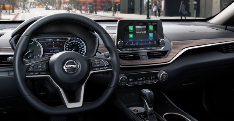 El sistema ProPILOT se activa en el volante