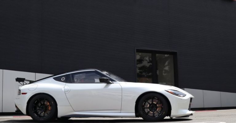 El Nissan Z de carreras cuenta con diversas modificaciones