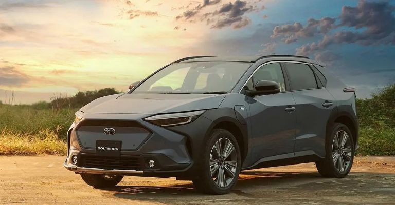 La Subaru Solterra tiene un estilo aventurero