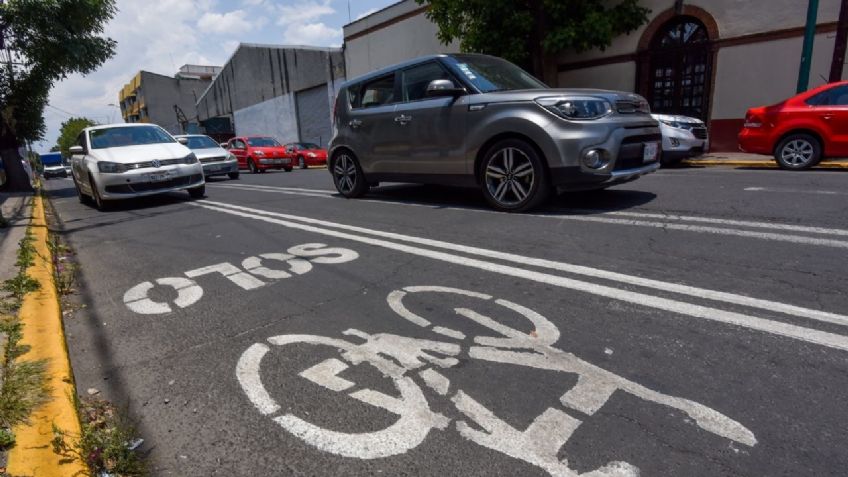 VIDEO: Mujer estacionada en ciclovía rocía gas pimienta a ciclista