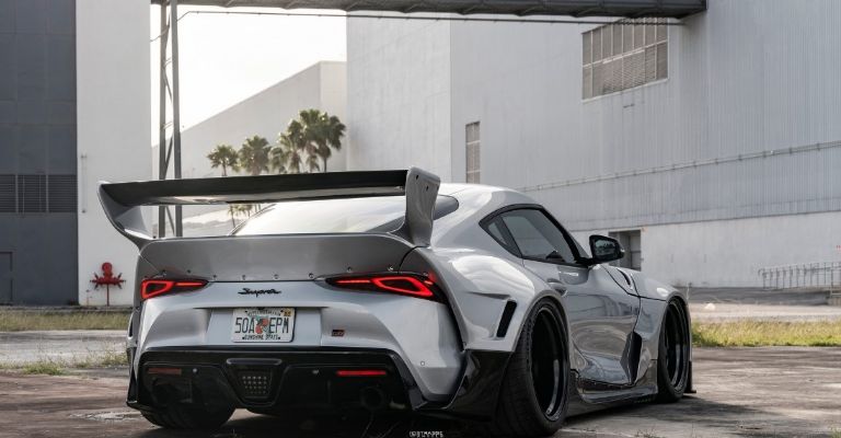 La parte trasera del Toyota Supra se hace más radical con este kit