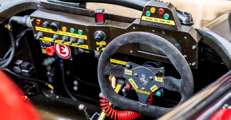 El interior del Ferrari 333 SP