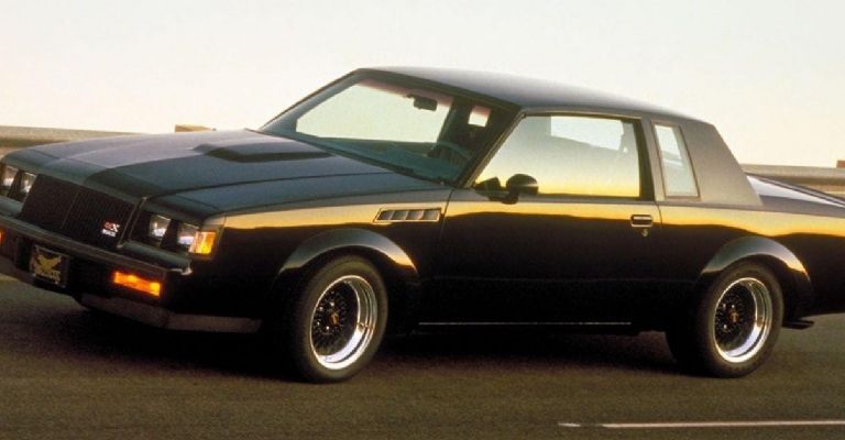 Devin Booker tiene 3 Buick Grand National