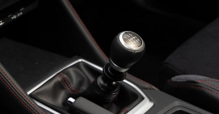 El Subaru WRX 2022 viene con transmisión manual