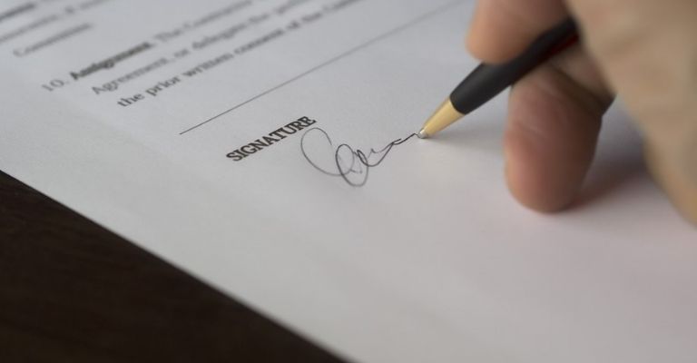 Es indispensable que te de papeles en original