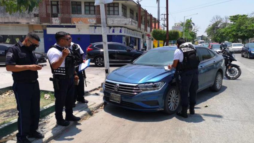 Conductor impacta su propio auto para recuperarlo luego de haber sido robado