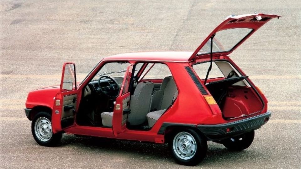 El Renault 5 ha estado presente en muchas generaciones.