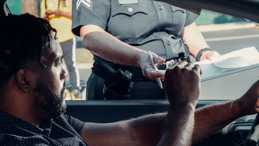 ¿Me pueden multar por no traer kit de emergencia en mi auto?