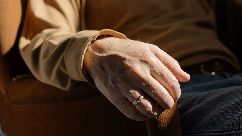 Joven halla foto de su abuelo muerto con Street View de Google
